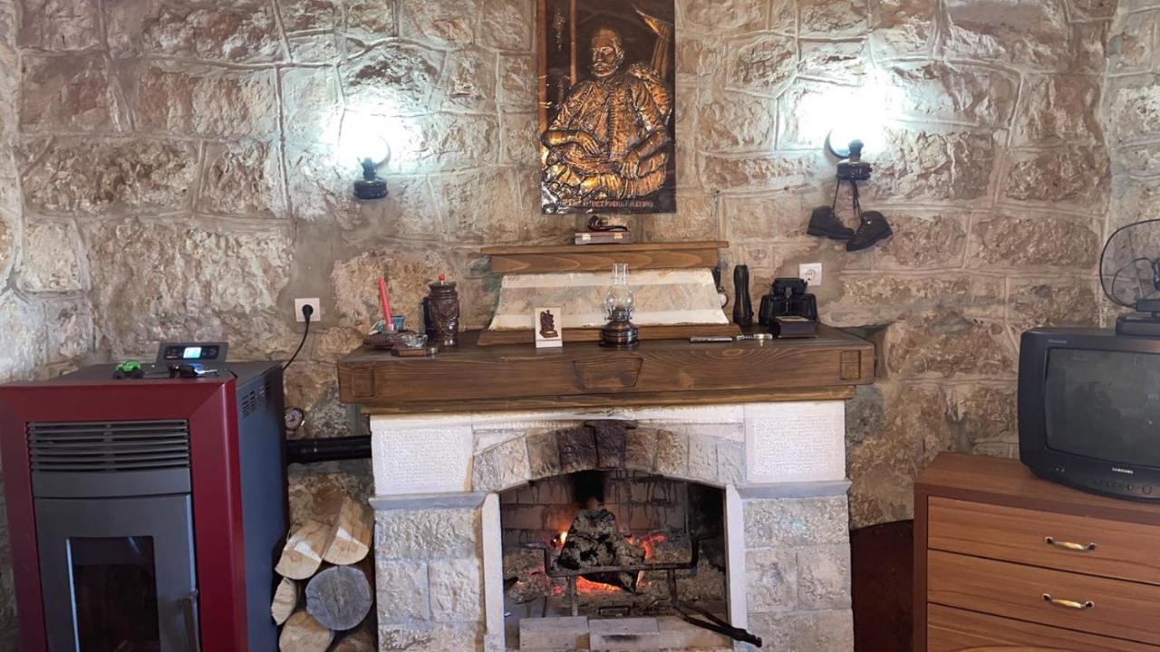 Lovcen Holiday Home เซทินเจ ภายนอก รูปภาพ